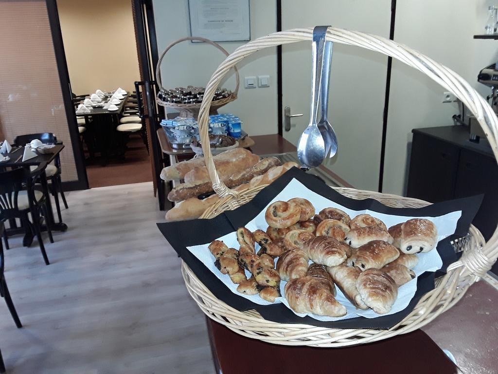Hotel Dorele Montargis Εξωτερικό φωτογραφία